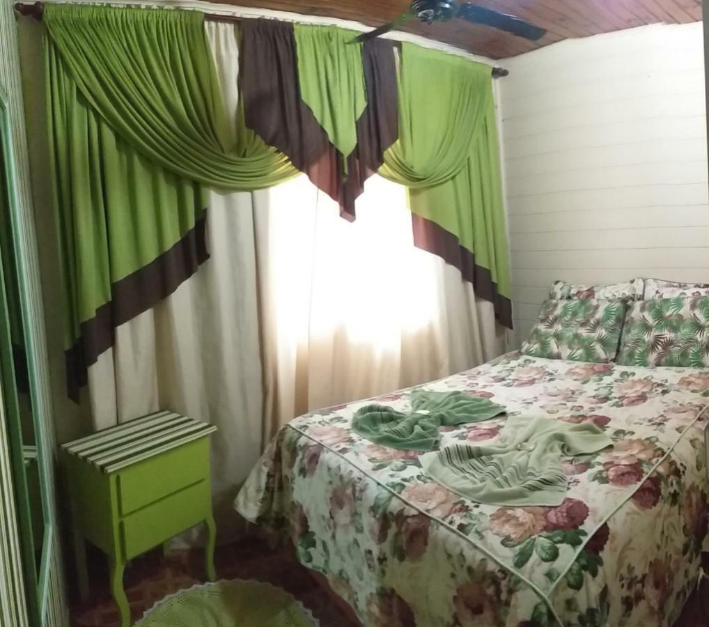 מלון אורוביסי Casa De Temporada Familiar מראה חיצוני תמונה