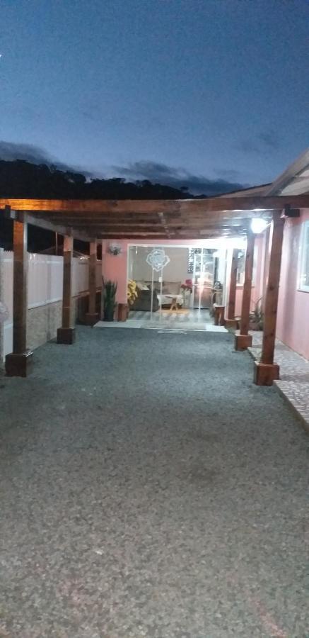 מלון אורוביסי Casa De Temporada Familiar מראה חיצוני תמונה